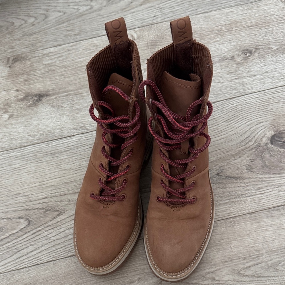 Toms Chestnut Leather Boots with Maroon Accents